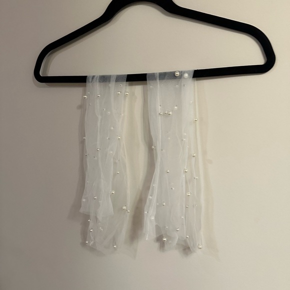 FLORA bridal Valentina Gloves - Picture 9 of 10